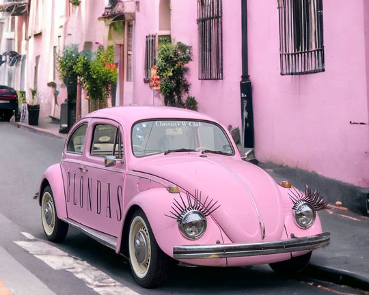 El Fusca Rosa de Aviadores: El Auto que se Convirtió en el Símbolo de Blondas - Blondas Cosmeticos 